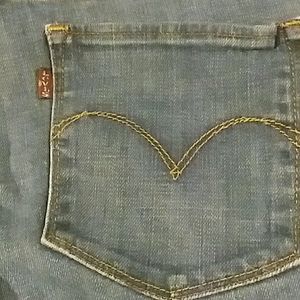 Levis demi curve jeans
